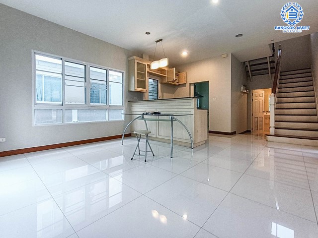 *****บ้านเดี่ยวมือสองย่านนนทบุรี ม.สราญสิริ ราชพฤกษ์-แจ้งวัฒนะ เนื้อที่กว้างขวางมากถึง 56.30 ตร.ว. ฟังก์ชัน 3 ห้องนอน 3 ห้องน้ำ ที่จอดรถ 2 คัน บ้านสไตล์โมเดิร์น ฟรี! เครื่องปรับอากาศ พร้อมเข้าอยู่ บนทำเลแห่งการเดินทาง เชื่อมต่อถนนราชพฤกษ์, ถนนชัยพฤกษ์, ติวานนท์ ใกล้รถไฟฟ้าสายสีม่วง "สถานีท่าอิฐ"